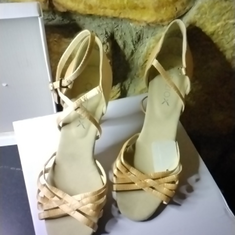 Capezio Tan Strappy Sandals Elegant Design